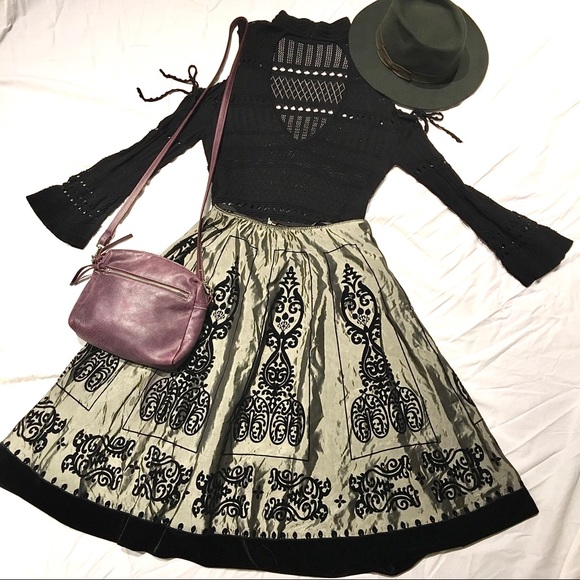 dressbarn Dresses & Skirts - 🖤🤎VELVET on satin-midlength gorgeous skirt